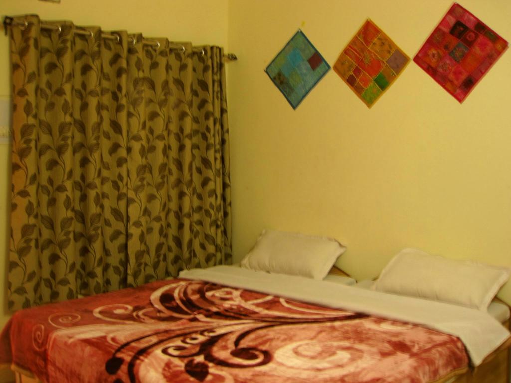 Bona Cafe Restaurant & Sala Guest House Varanasi Bilik gambar