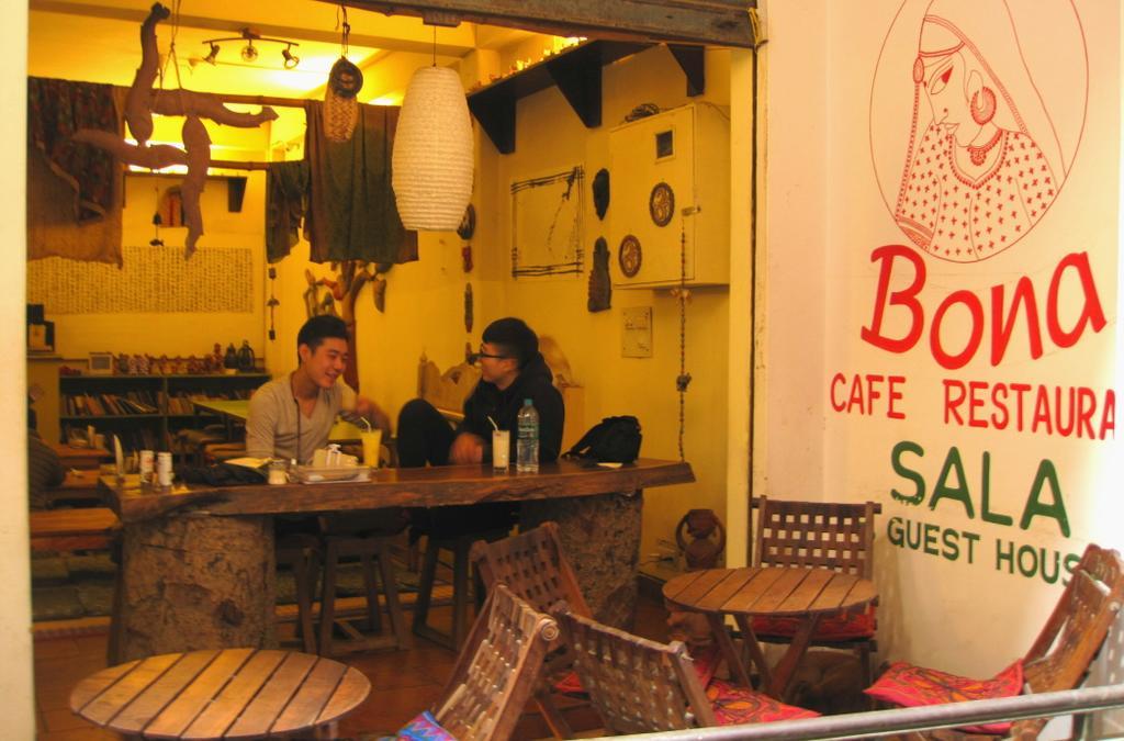Bona Cafe Restaurant & Sala Guest House Varanasi Luaran gambar